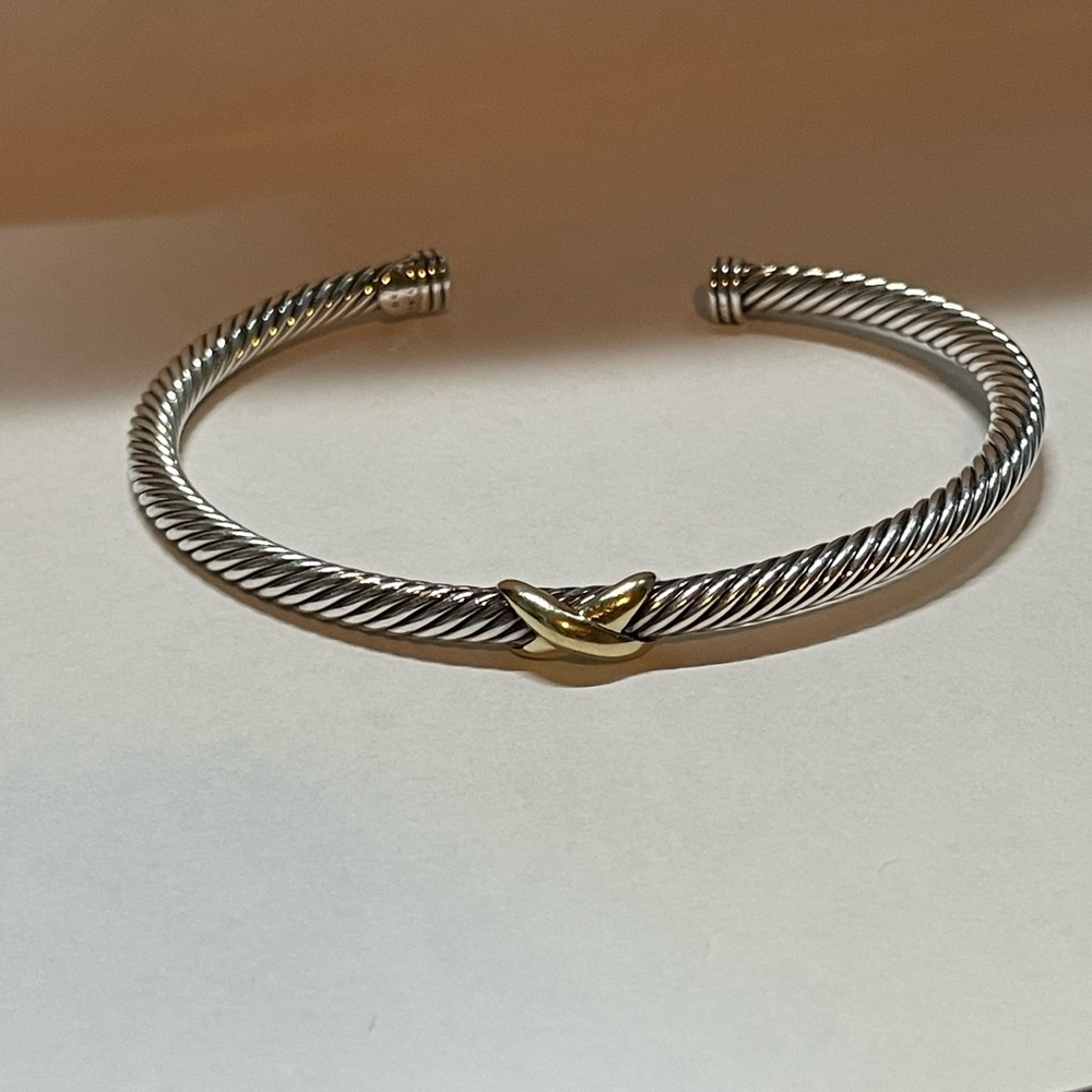David Yurman X Classic Cable Station Bracelet
Sterling Silver 18K Gold, 4mm M